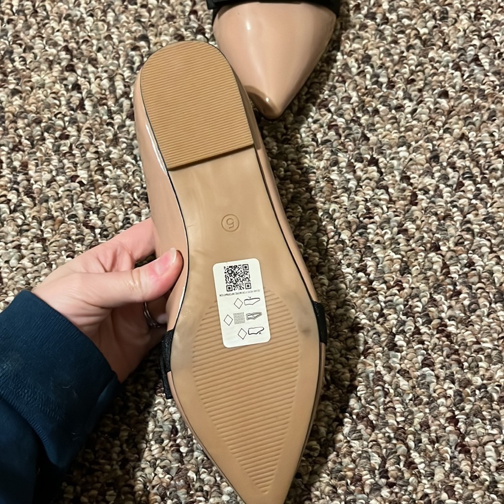 ASOS DESIGN Luan bow pointed ballet flats in Beige patent - Picture 5 of 6